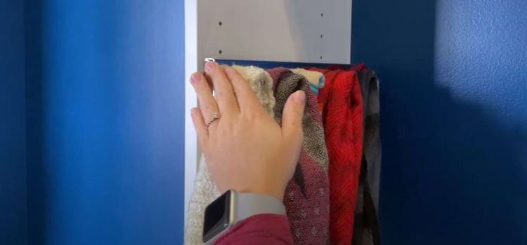 How to store scarves without wrinkling